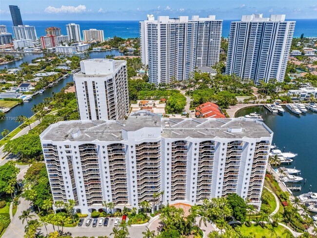 Building Photo - 3610 Yacht Club Dr