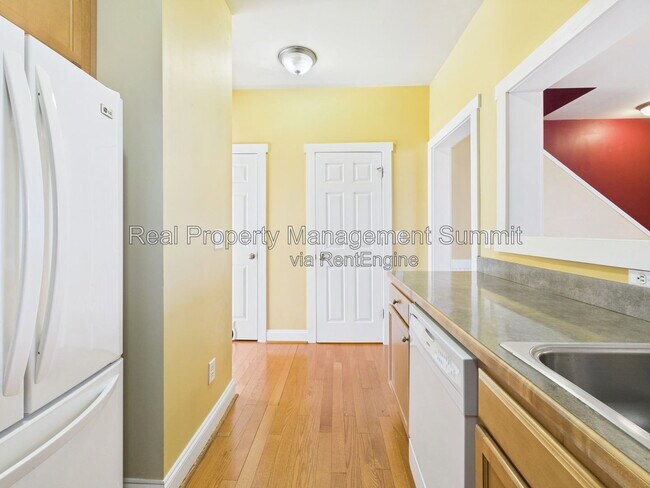 Building Photo - 350 Marquette Ct
