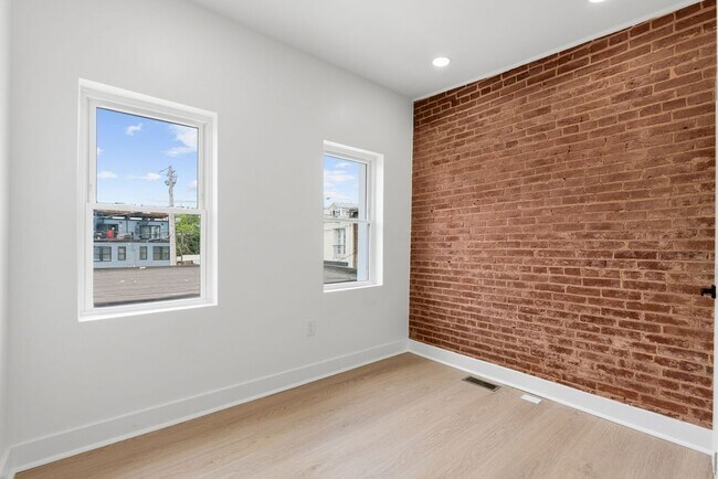 Building Photo - 203 S Madeira St