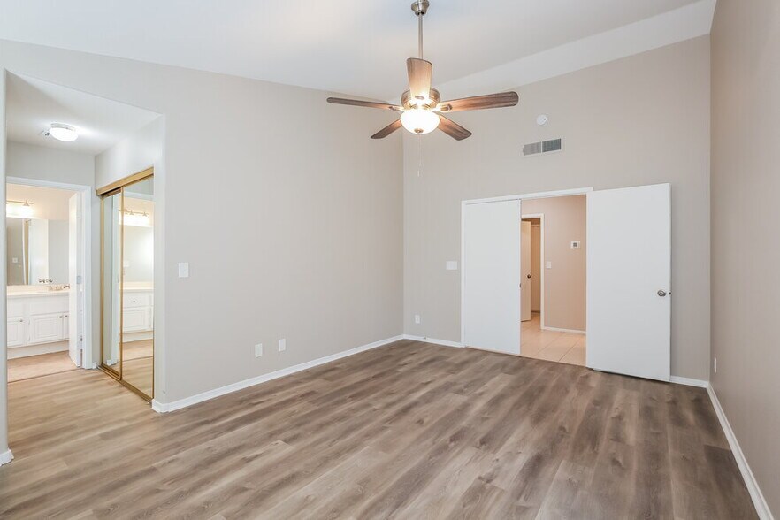 Building Photo - 4409 Ocean Breeze Ave