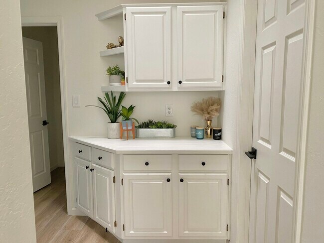 Building Photo - 6713 E Kelton Ln