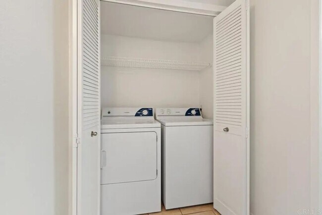 Building Photo - Conveniently Located - Available Immediately!