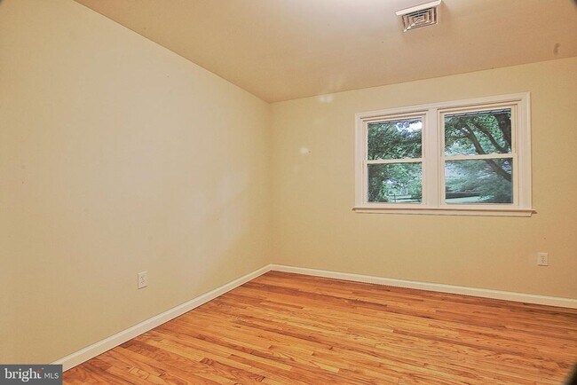 Building Photo - 1490 Chestnut Hill Rd