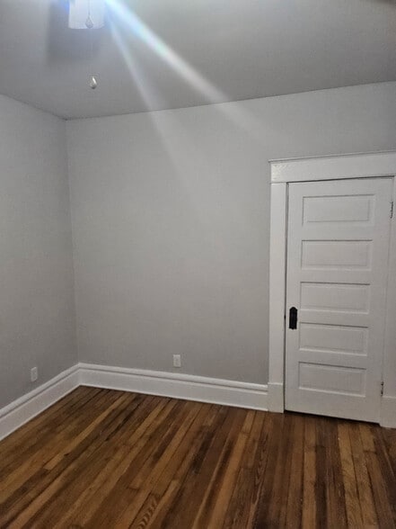 Building Photo - 1619 E Main St