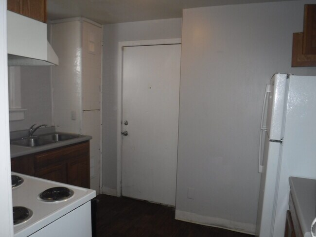 Building Photo - 720 Faraon St