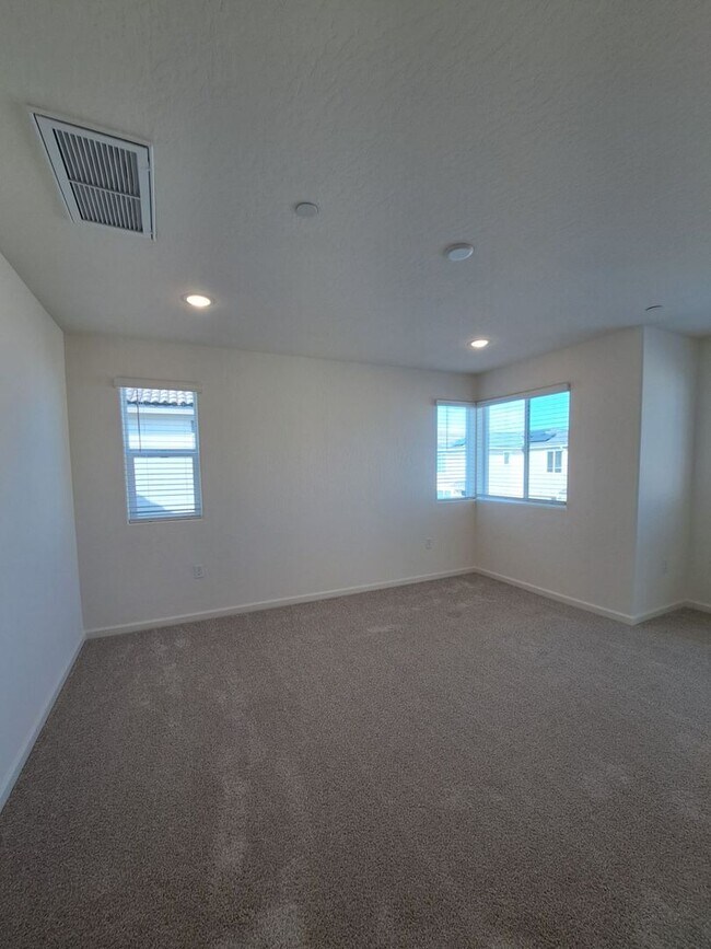 Building Photo - Modern 3-Bedroom Home in the Exclusive Elev8ions Neighborhood of Clovis!