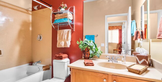 Building Photo - 4 bedroom 2 bath house