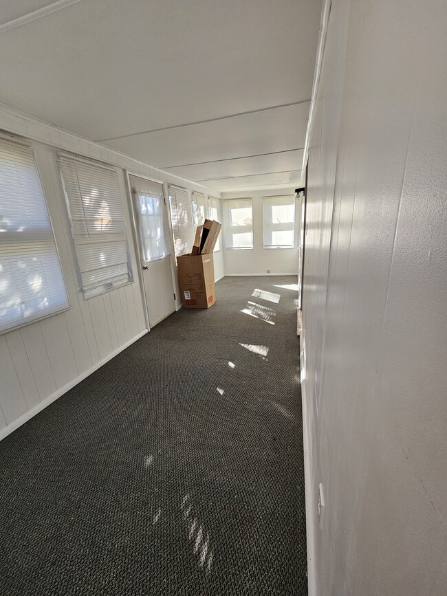 Building Photo - 8444 Hickman Rd