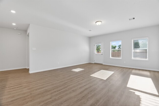 Building Photo - 2615 Ryon Falls Dr