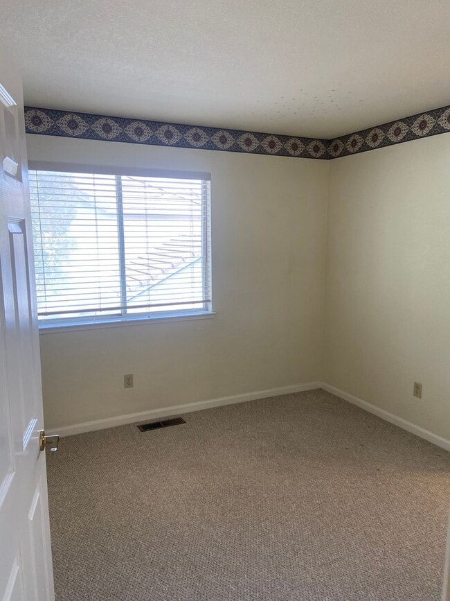 Building Photo - Pristine 4 Bedroom, 3 Bath in South Lexington