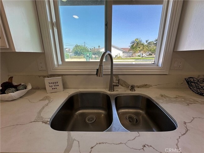 Building Photo - 6171 Winslow Dr