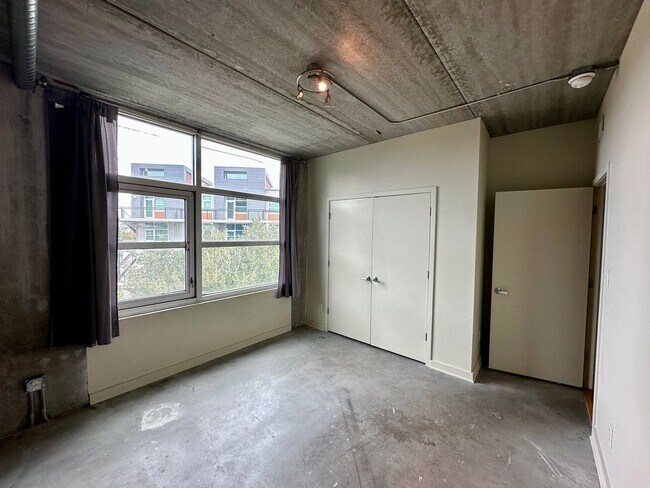 Building Photo - 2 BED | 2.5 BATH | URBAN CONDO | DOWNTOWN ...
