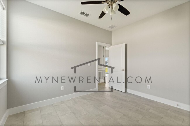 Building Photo - 25307 Alicante Dr