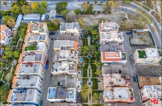 Building Photo - 129 Channel Pointe Mall