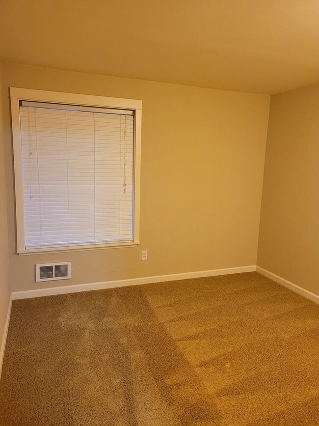 Building Photo - Stunning 2 Bed 2 Bath View Condo in Downto...