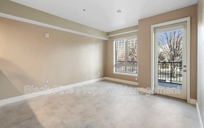 Building Photo - 323 W Jefferson St