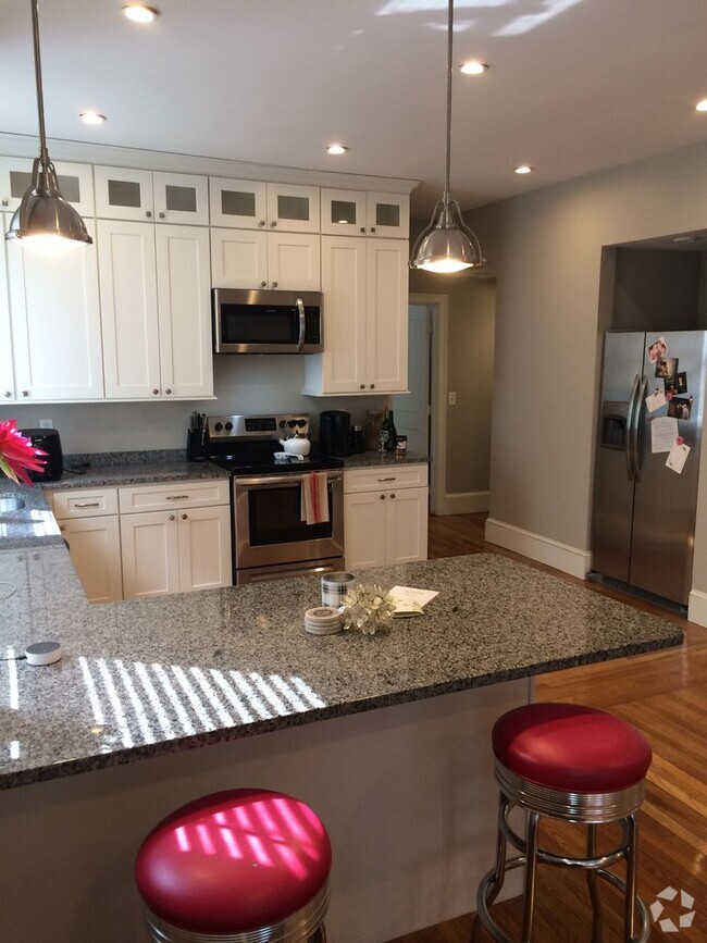Building Photo - Nicely renovated 1 bed unit with all utili...