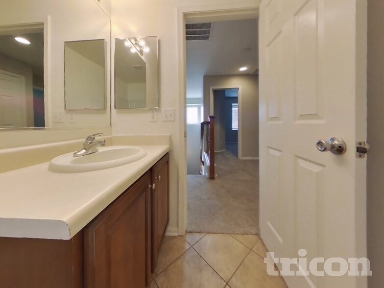 Building Photo - 4912 N 109th Ave