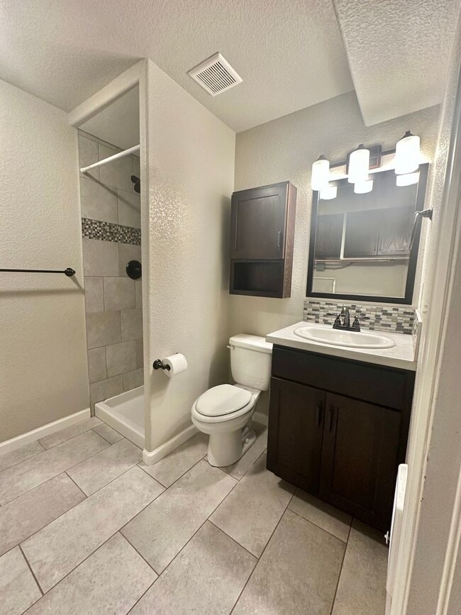 Building Photo - 2813 Adobe Dr