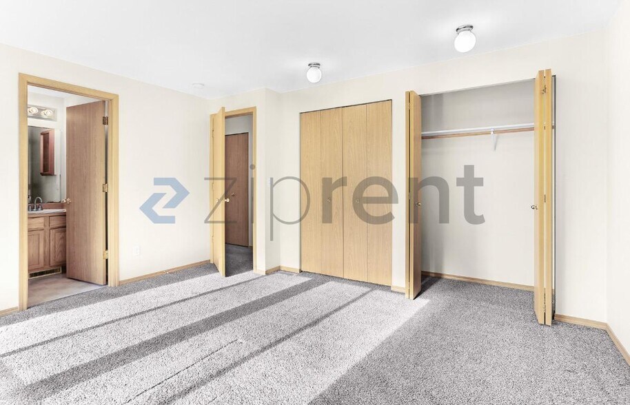 Building Photo - Unit