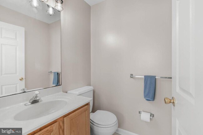 Building Photo - 413 W Beach Ave