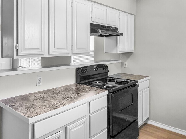 Building Photo - 1112 Valley View Dr