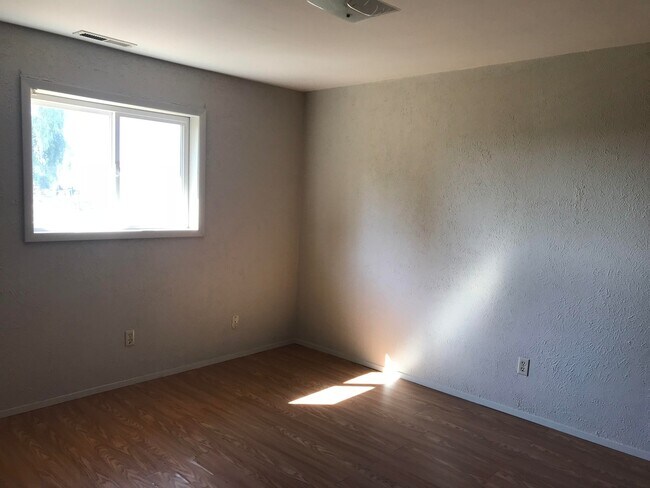 Building Photo - 5648 Avalon St