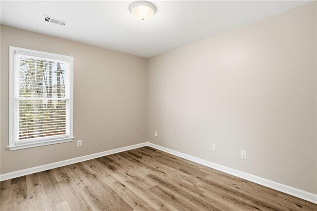 Building Photo - 113 Greenbrier Way