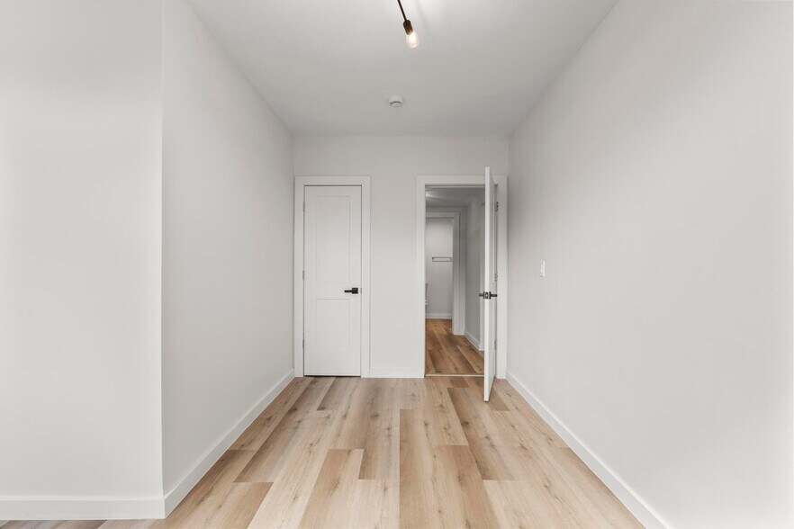 Building Photo - 431-431 N Main St