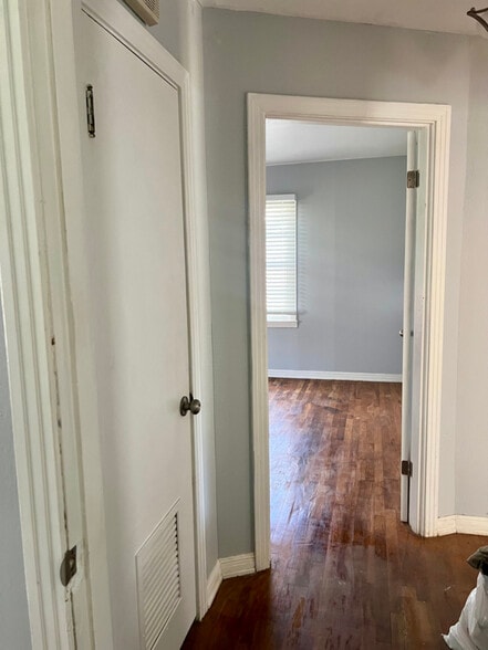 Building Photo - 901 Avenue C