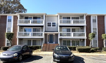 Building Photo - University Area Condo, 2 bd, 2bth