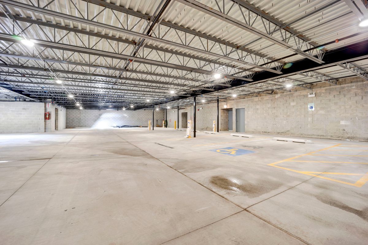 Building Photo - 4350 W Lawrence Ave