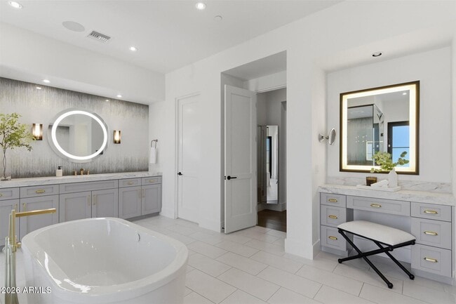 Building Photo - 8900 E Sands Dr