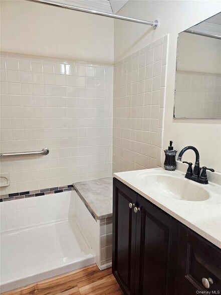 Building Photo - 199 Pointe Cir N