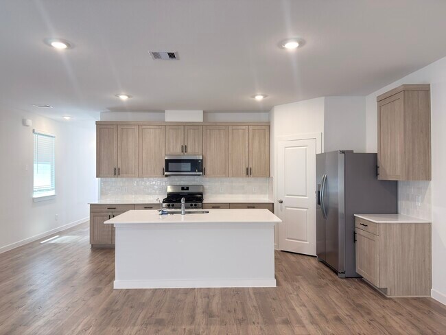 Building Photo - 3563 Lovebird Ln