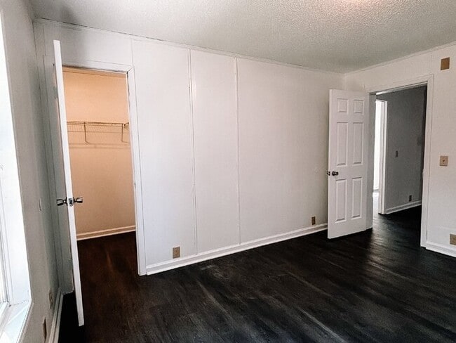 Building Photo - Spacious 4-Bed, 3-Bath Retreat on Greenhill Rd – 2000 Sq Ft of Charleston Charm!