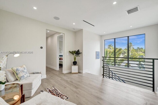 Building Photo - 1101 NE 16th Terrace