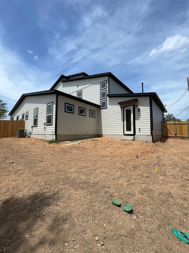 Building Photo - 4701 Wally Ave