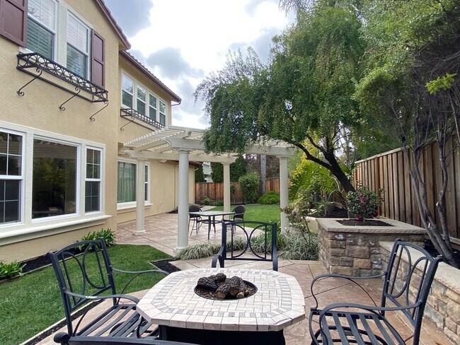 Building Photo - 3603 Fieldview Ct