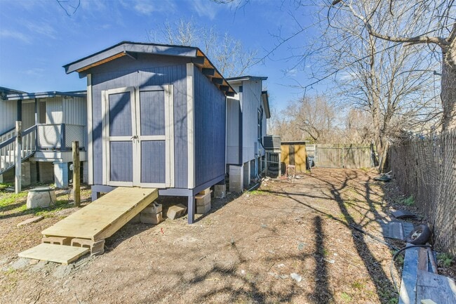 Building Photo - 822 Finesse Dr