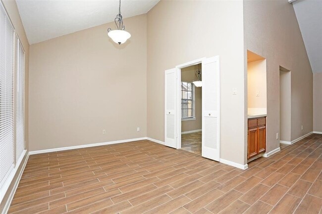 Building Photo - 21623 Park York Dr