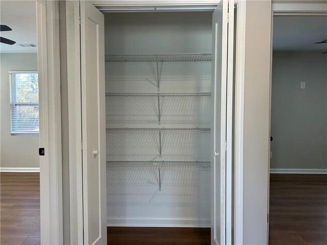 Building Photo - 1226 Beechview Dr SE