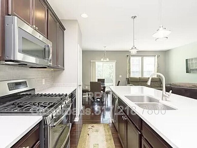 Building Photo - 9042 Mercer Dr