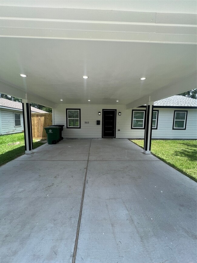 Building Photo - 7613 Lady St