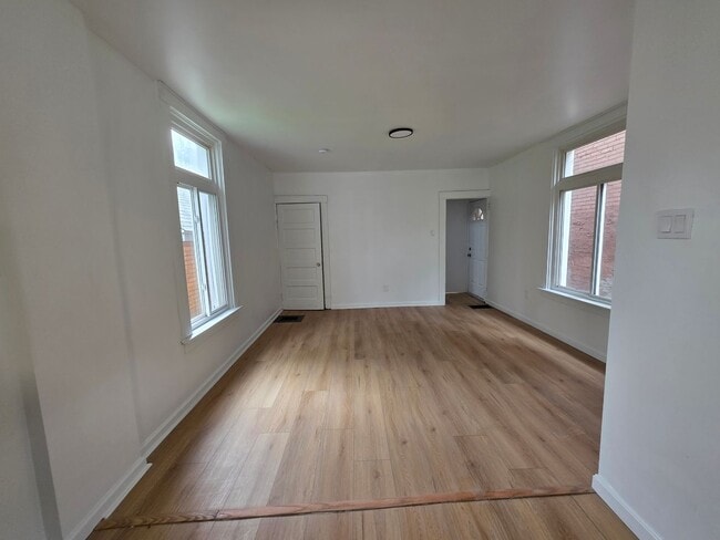 Building Photo - Space 3 bed 1 bath house for rent in Braddock!