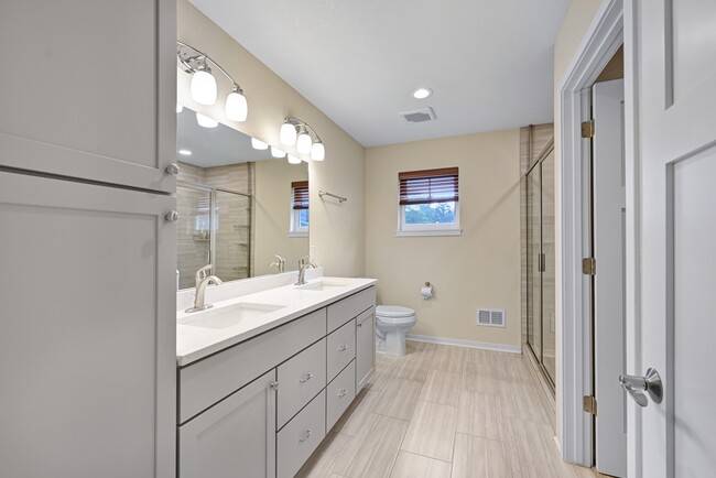 Building Photo - 2905 N 186th St