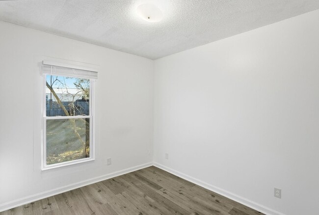 Building Photo - Ranch Style Home in Southside Savannah