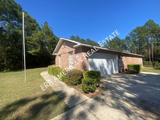 Building Photo - 5 bedroom with pool!