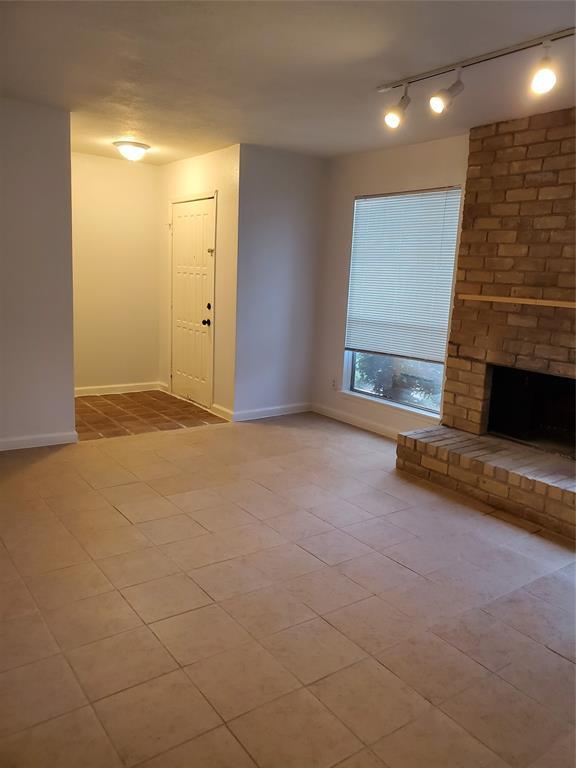 Building Photo - 8532 Maplecrest Dr
