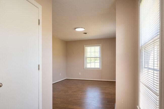 Building Photo - Rutrough Road